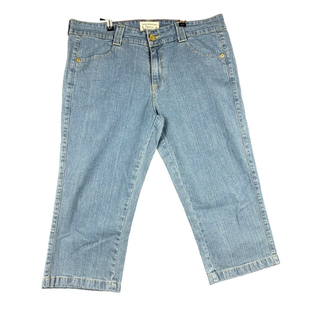 EUC Signature by Levi Strauss Women’s Light Blue Cropped Jeans 12 Misses